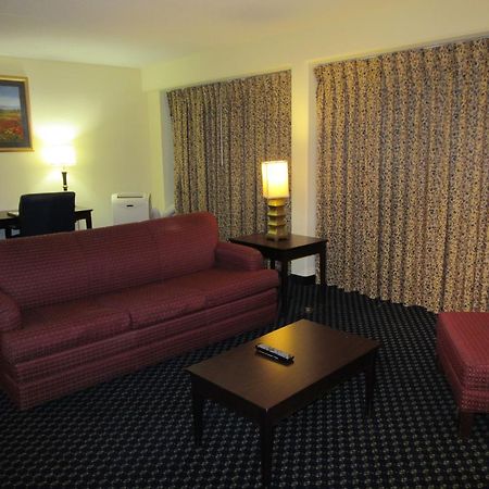 Atrium Hotel & Conference Center Hutchinson Interior photo
