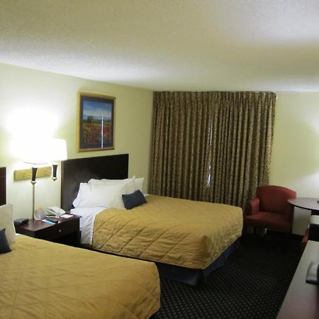 Atrium Hotel & Conference Center Hutchinson Room photo