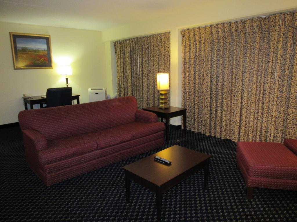 Atrium Hotel & Conference Center Hutchinson Interior photo