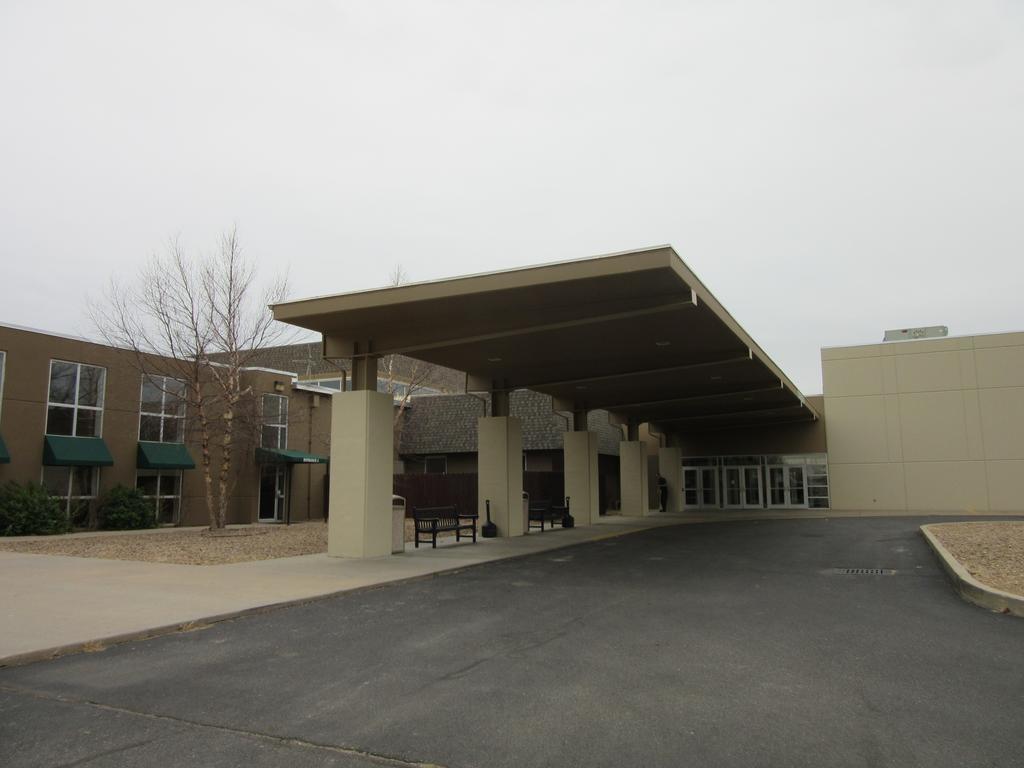 Atrium Hotel & Conference Center Hutchinson Exterior photo