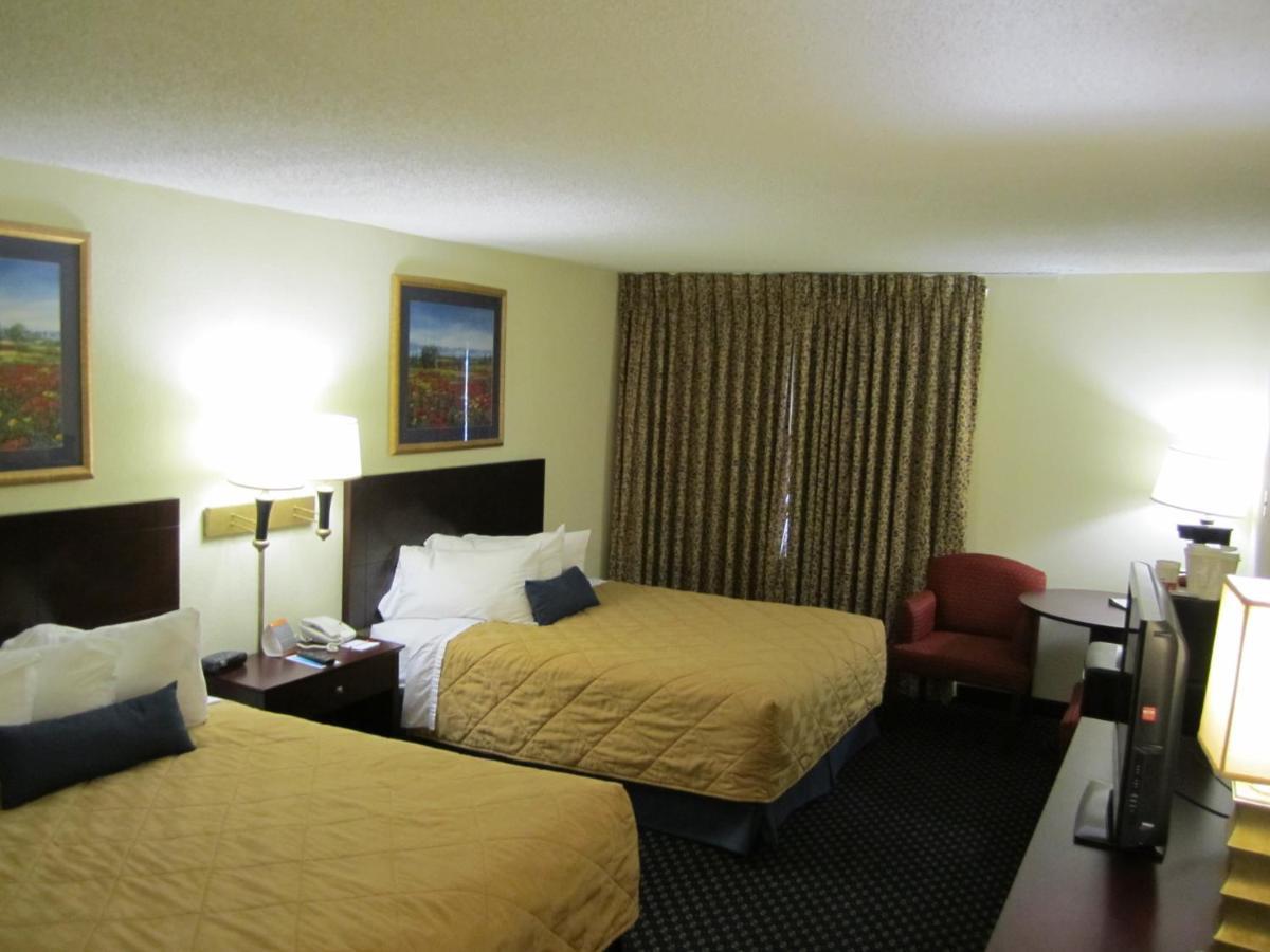 Atrium Hotel & Conference Center Hutchinson Room photo